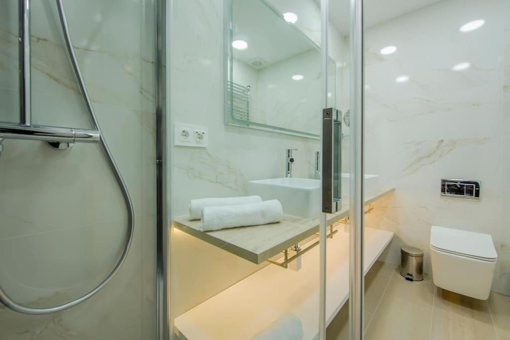 Suara Apartamentos 2 Madrid Luaran gambar